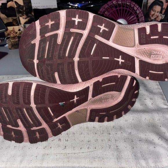 Brooks Adrenaline GTS Women's Gray/Pink/Maroon Running Shoes - Size 10.5 - Picture 5 of 6